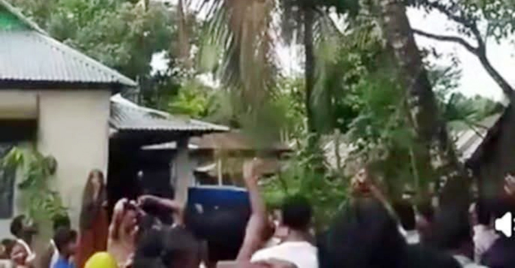 নারিকেল পাড়তে উঠে গাছেই প্রাণ গেলো কিশোরের