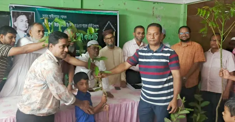 পটুয়াখালীতে জিয়াউর রহমান ফাউন্ডেশনের বৃক্ষরোপণ ও চারা বিতরণ