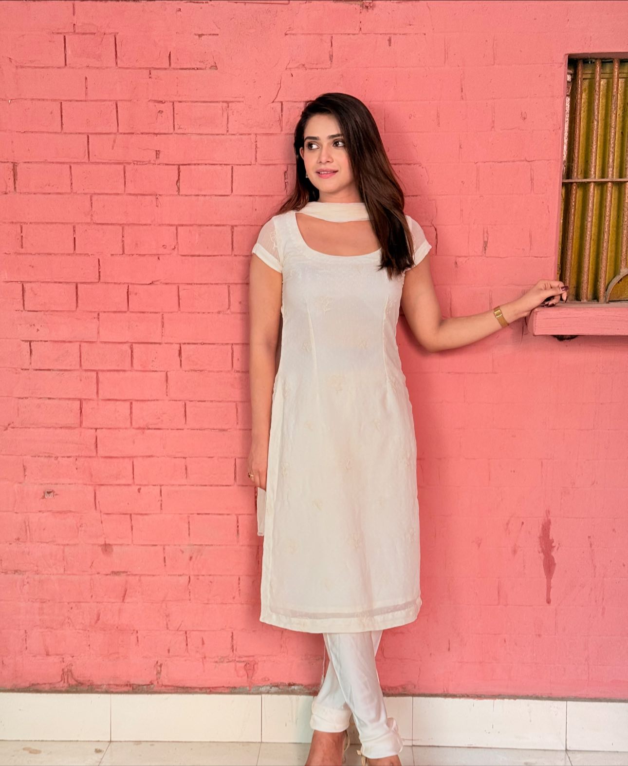 জানেন কি এখন মিনিমাল লুক কেন হট ট্রেন্ড?