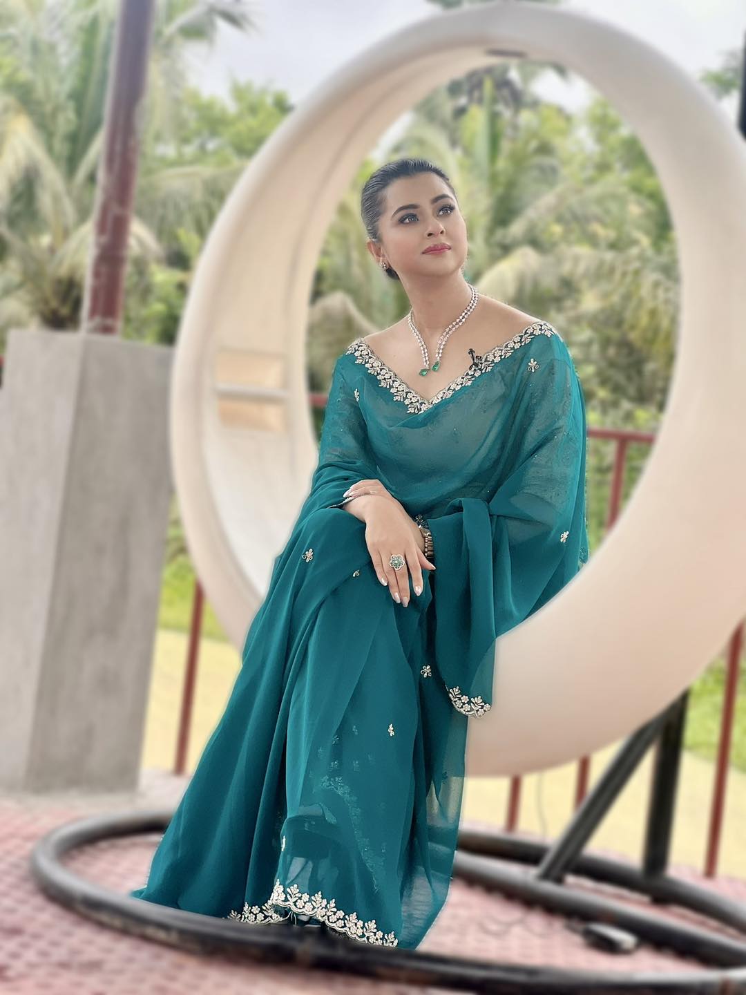 জানেন কি এখন মিনিমাল লুক কেন হট ট্রেন্ড?