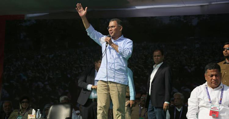 একটি দল মা-বোনদের তুচ্ছ-তাচ্ছিল্য করছে, ঘরে বন্দি করতে চাচ্ছে