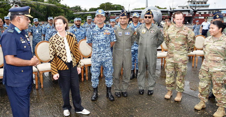 বিমানবাহিনীর যৌথ মহড়া পরিদর্শনে মার্কিন চার্জ দ্য অ্যাফেয়ার্স