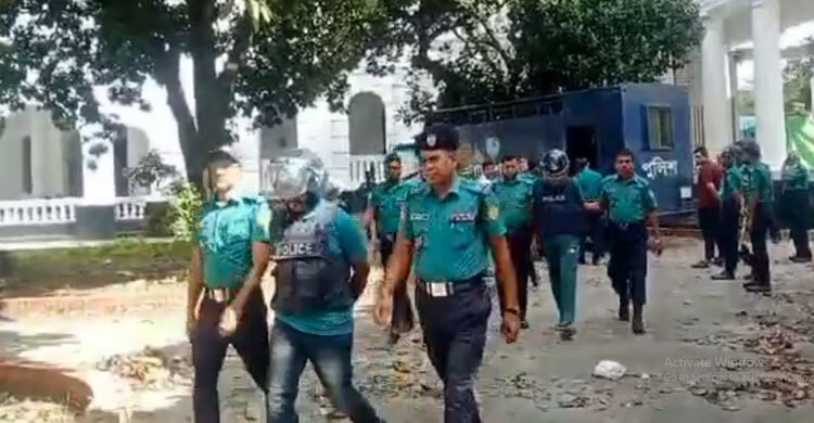 ৮ আসামির বিরুদ্ধে সূচনা বক্তব্য উপস্থাপন শেষে সাক্ষ্যগ্রহণ শুরু