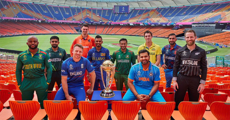 ট্রফি নিয়ে একসঙ্গে বিশ্বকাপের সব অধিনায়ক