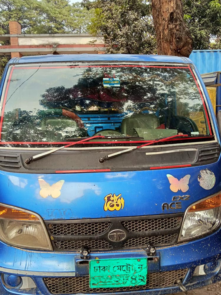 ৯৯৯-এ ফোনকল: চুরি হওয়া মিনিট্রাক উদ্ধার এক ঘণ্টায়, গ্রেফতার ২