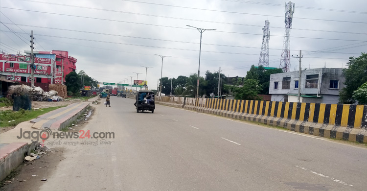 ময়মনসিংহের মহাসড়ক থেকে সরলো ট্রাক, জনমনে স্বস্তি