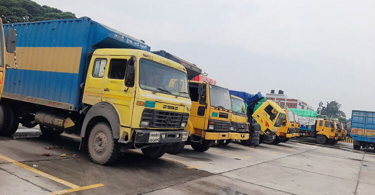 36 RMG-laden trucks stuck at Benapole port