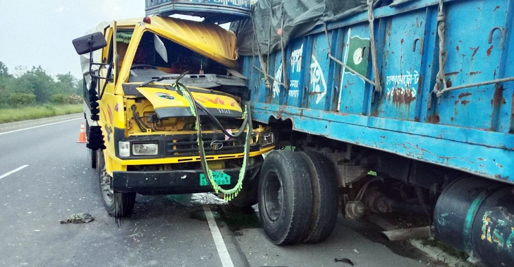 2 killed as truck hits another truck in Madaripur