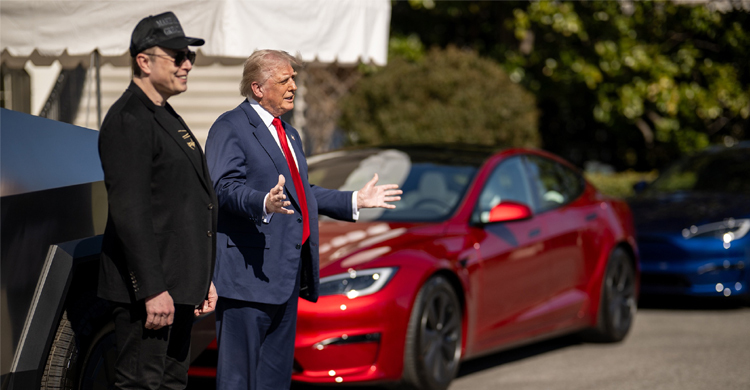 ইলন মাস্কের কোম্পানি থেকে গাড়ি কিনলেন ট্রাম্প