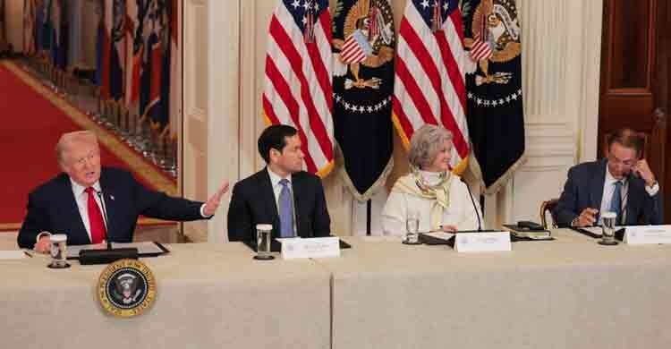 যুদ্ধ শেষের প্রতিশ্রুতি নিয়ে ট্রাম্পের সমর্থক শিবিরে বিতর্ক