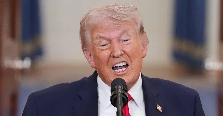 ইরানের অবকাঠামোতে আরও হামলার হুমকি ট্রাম্পের