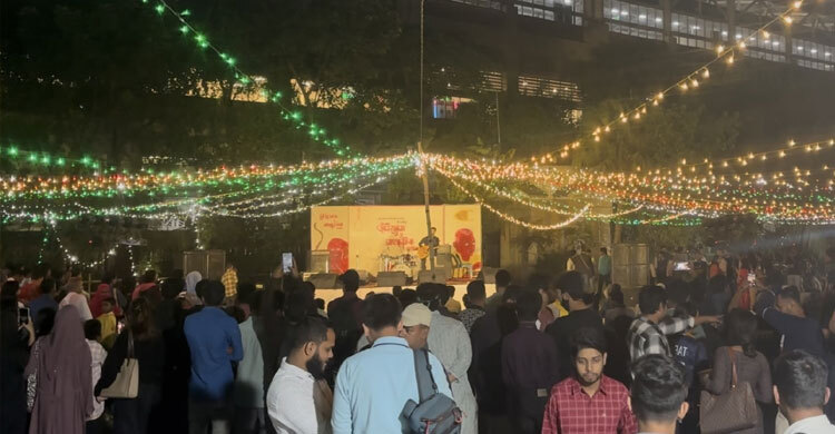 হাসিনার মৃত্যুদণ্ডের রায় উদযাপনে টিএসসিতে ভূরিভোজ