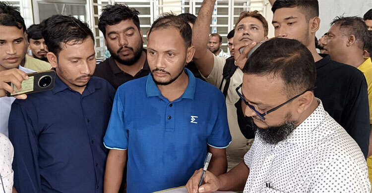 শিক্ষার্থীদের তোপের মুখে পদত্যাগ করলেন টিটিসির অধ্যক্ষ