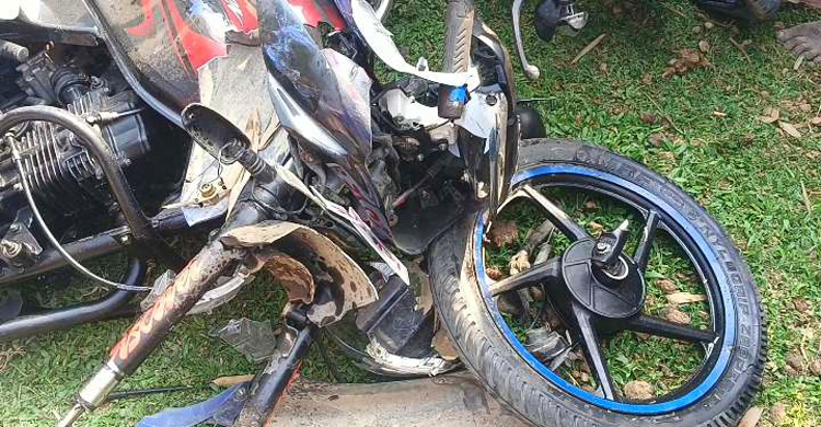 মোটরসাইকেল চালিয়ে বাড়ি ফেরার পথে প্রাণ গেলো স্কুলছাত্রের