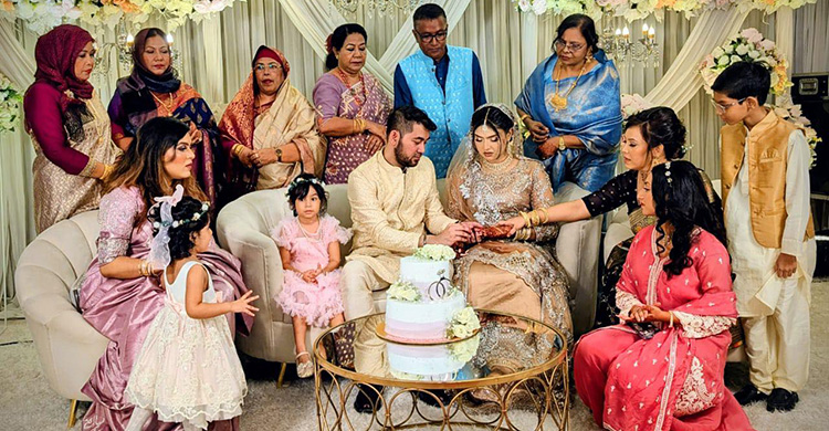 আংটি বদল করলেন সংগীতশিল্পী তানজীব সারোয়ার