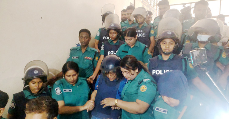 ব্যারিস্টার তুরিন আফরোজকে নিয়ে যত বিতর্ক