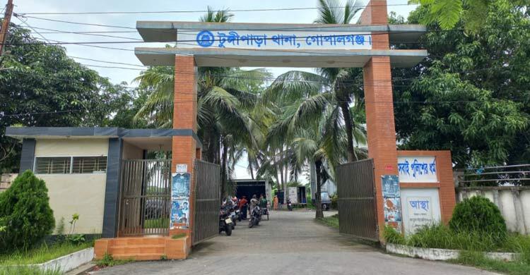 টুঙ্গিপাড়ায় সবধরনের দেশীয় অস্ত্র জমা দেওয়ার নির্দেশ