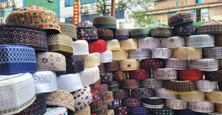 ঈদের কেনাকাটায় চাহিদার শীর্ষে পাকিস্তানি টুপি