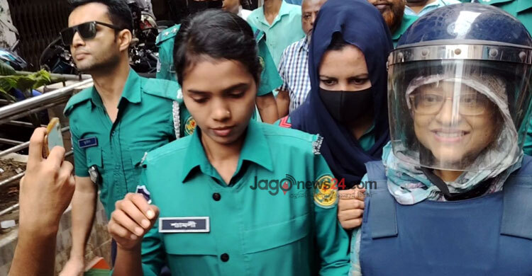 হাসিমুখে হাজতখানায় ঢুকলেন তুরিন আফরোজ