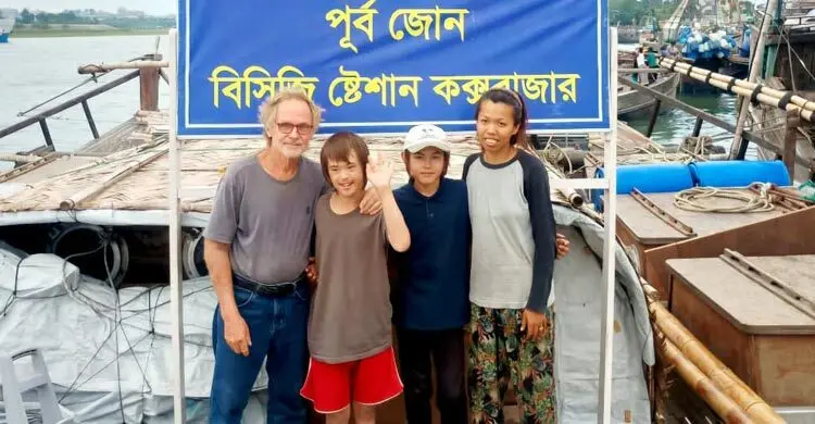 সোনাদিয়া চরে নিউজিল্যান্ডের পর্যটকদের বোটে দুষ্কৃতকারীদের হামলা