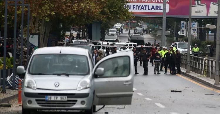 2 officers injured in blast outside Turkey’s interior ministry