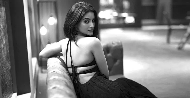 কী কারণে সন্ধ্যায় চোখ রাখতে বললেন তুষি
