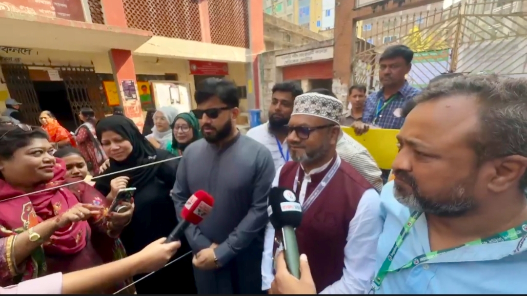 একসঙ্গে দাঁড়িয়ে ইশরাক-মান্নান বললেন, ভোট সুষ্ঠু হয়েছে
