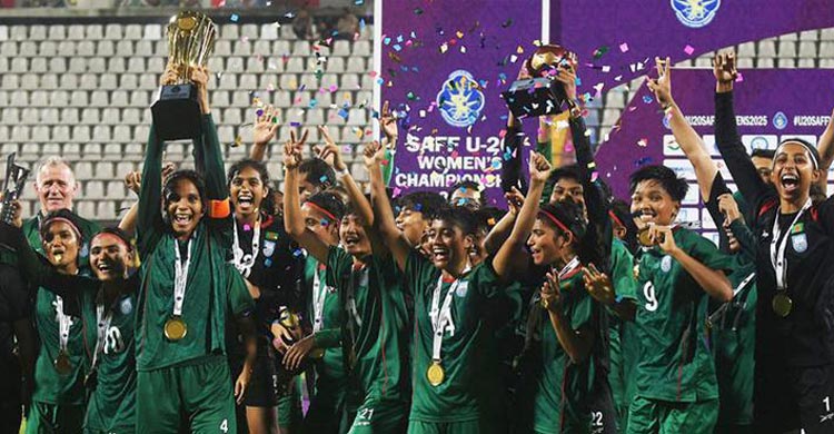 নারী ফুটবল: টেবিলে বিদ্রোহ, মাঠে ইতিহাস