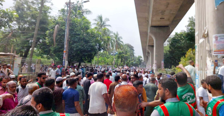 সোহরাওয়ার্দী উদ্যান ছাড়িয়ে জনসমাগম চারপাশের সড়কে