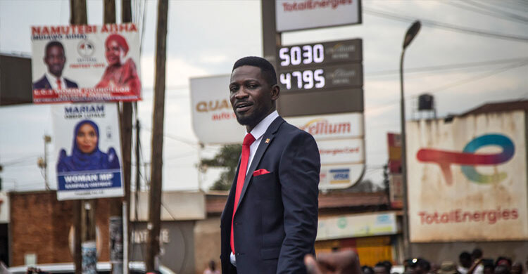 উগান্ডায় নির্বাচনী প্রচারকালে বিরোধী নেতাকে মারধর