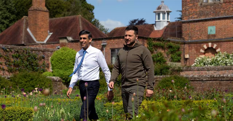 ইউক্রেনকে শতাধিক ক্ষেপণাস্ত্র ও ড্রোন দেবে যুক্তরাজ্য