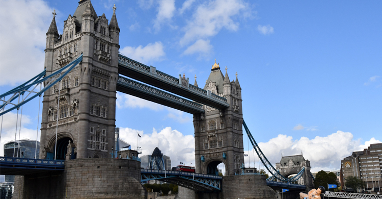 যুক্তরাজ্যে অবৈধভাবে কাজ করা আশ্রয়প্রার্থীদের বিরুদ্ধে অভিযান