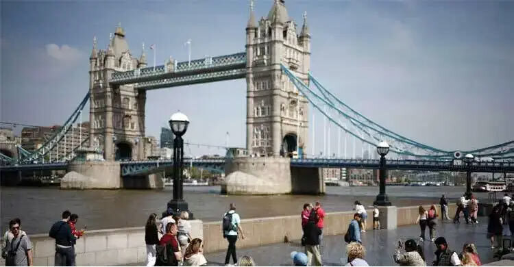 যুক্তরাজ্যে অবৈধ প্রবাসী আটকে সাঁড়াশি অভিযান