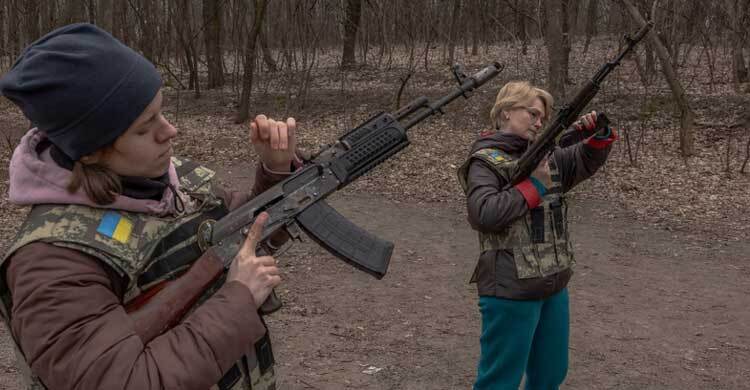 মার্কিন সহায়তা স্থগিত হওয়ায় কতটা বিপদে ইউক্রেন?