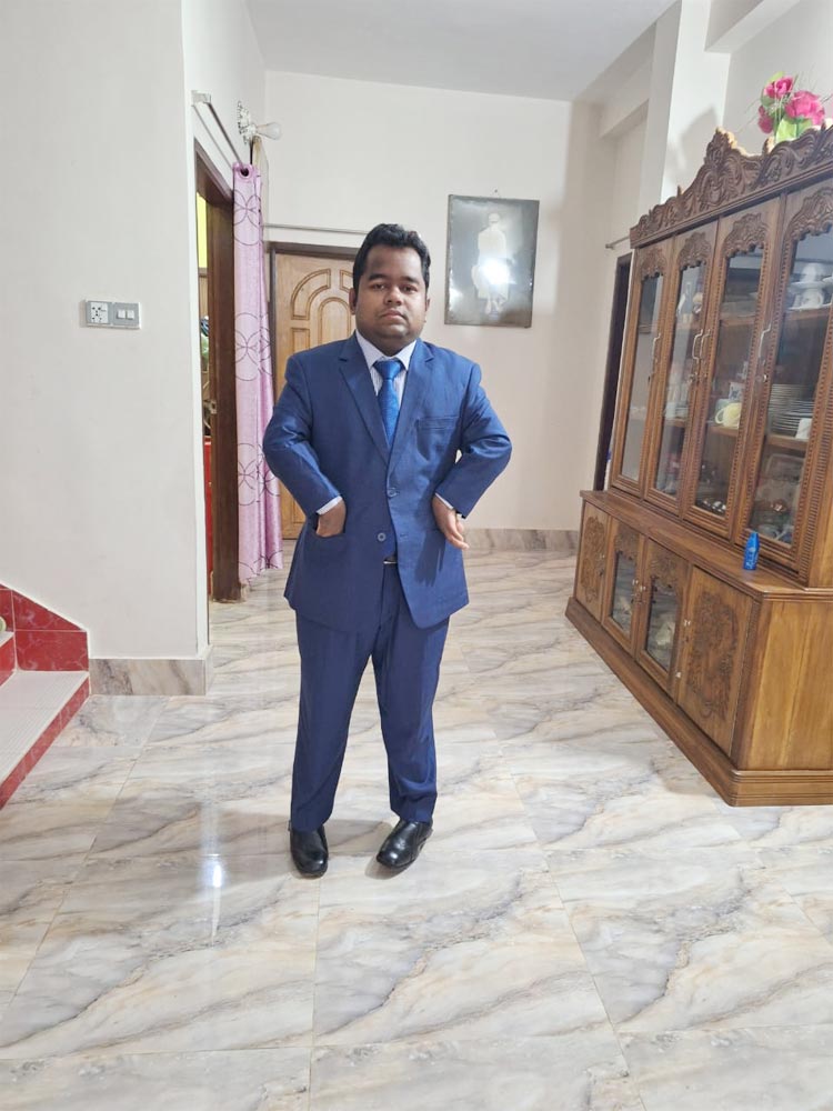 প্রতিবন্ধী উল্লাস পাল এখন প্রশাসন ক্যাডার