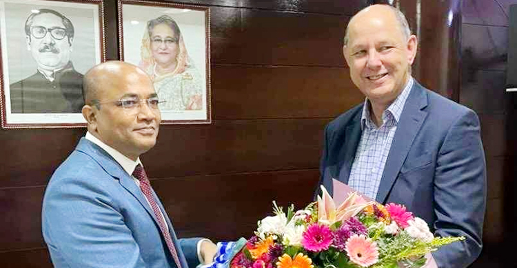 ঢাকা পৌঁছেছেন যুক্তরাজ্যের এফসিডিও আন্ডার সেক্রেটারি ফিলিপ বার্টন