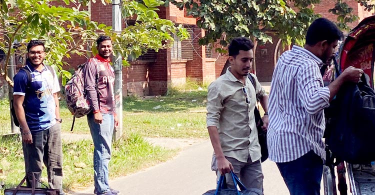 ঘুমাতে গেলেই মনে হয় ভূমিকম্প হচ্ছে