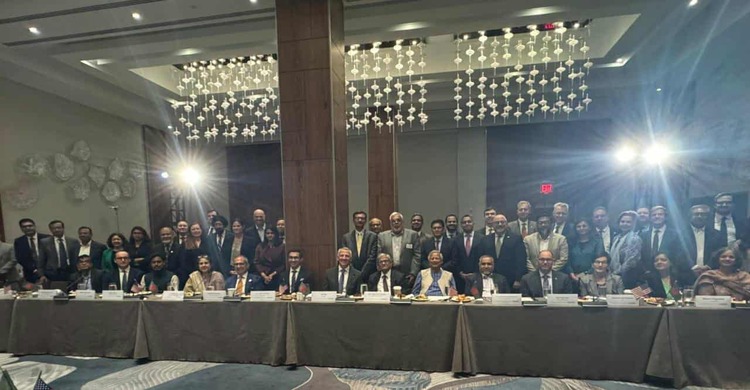 যুক্তরাষ্ট্রে শীর্ষ ব্যবসায়ী নেতাদের সঙ্গে প্রধান উপদেষ্টার বৈঠক