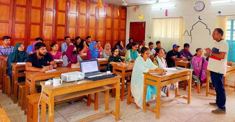ছুটি শেষে ক্লাস শুরু, শিক্ষার্থীদের পদচারণায় মুখর ক্যাম্পাস