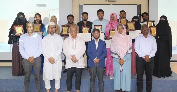 যবিপ্রবিতে ডিনস অ্যাওয়ার্ড পেলেন জীববিজ্ঞান অনুষদের ১১ শিক্ষার্থী