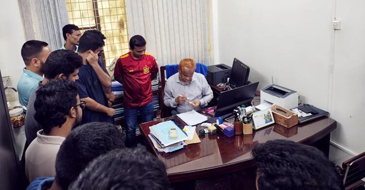 সন্ধ্যার আগেই লাইব্রেরি বন্ধ, পুরোনো সময়সূচি চান বাকৃবি শিক্ষার্থীরা