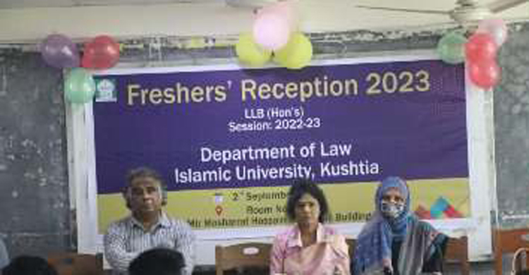 নবীনদের আগমনে মুখরিত ইবির প্রাঙ্গণ