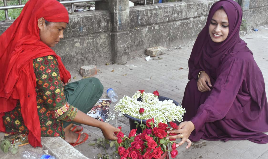 টিএসসি আর শাহবাগের অজানা শ্রমগাথা