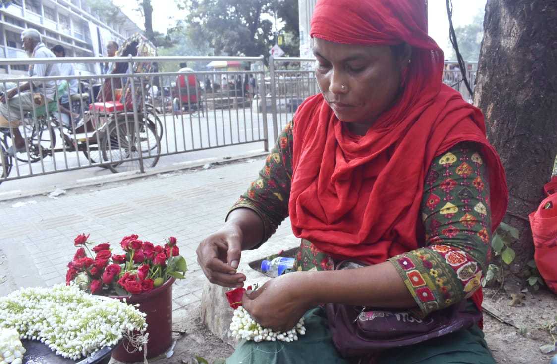 টিএসসি আর শাহবাগের অজানা শ্রমগাথা