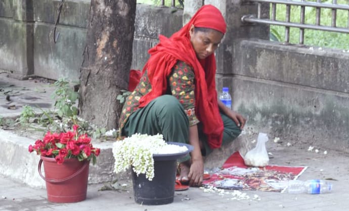 টিএসসি আর শাহবাগের অজানা শ্রমগাথা