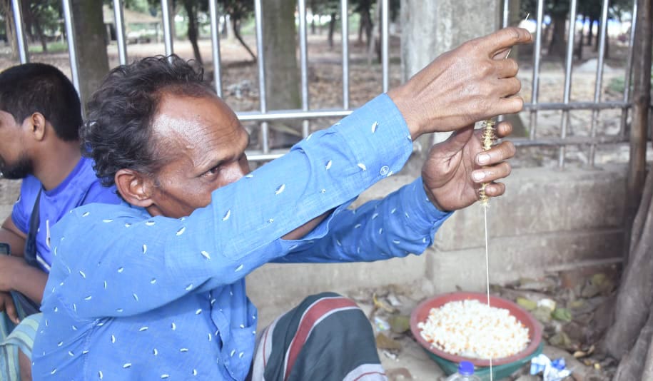 টিএসসি আর শাহবাগের অজানা শ্রমগাথা
