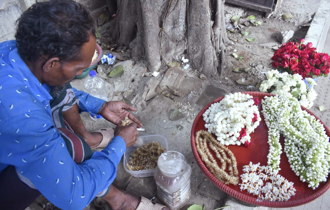 টিএসসি আর শাহবাগের অজানা শ্রমগাথা