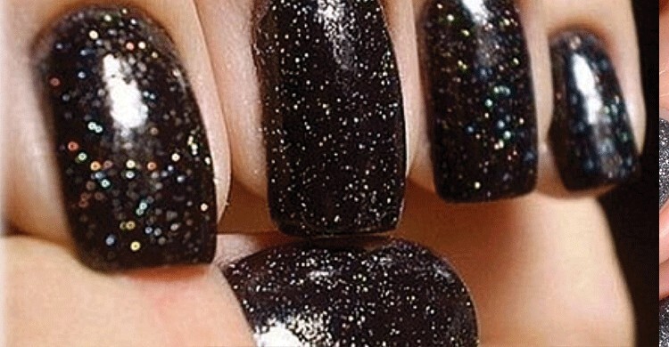 একটি নেইলপলিশের দামে কেনা যায় বিলাসবহুল গাড়ি