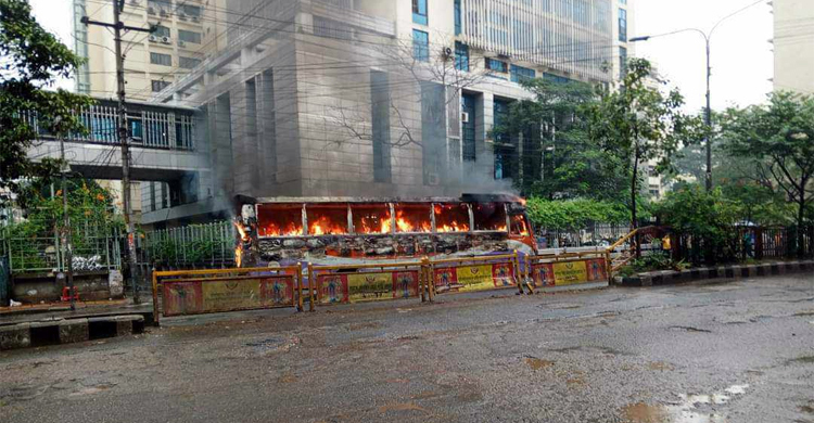 Bus set on fire in Shahbagh