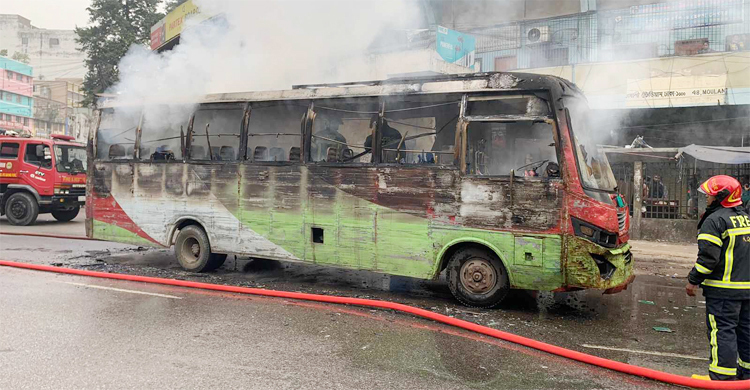 Bus set on fire in Gulistan